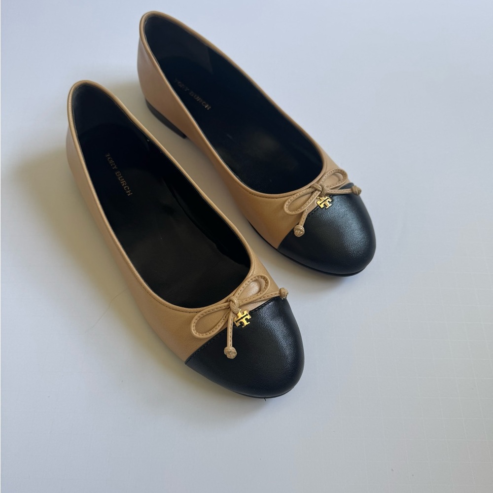 Tory Burch Tan and Black Women's Flats